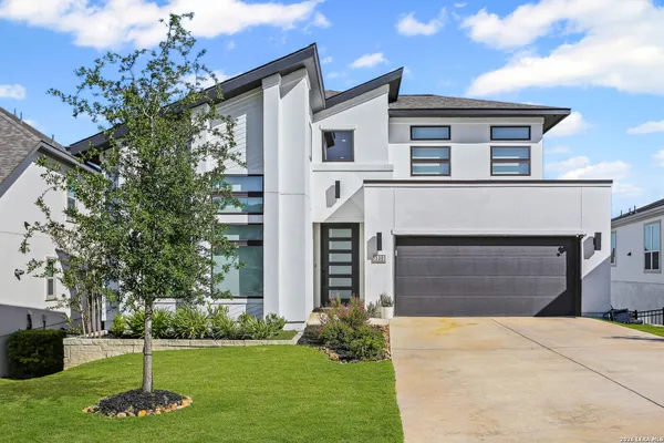 $3,800 | 330 Navarro, Boerne, TX 78006