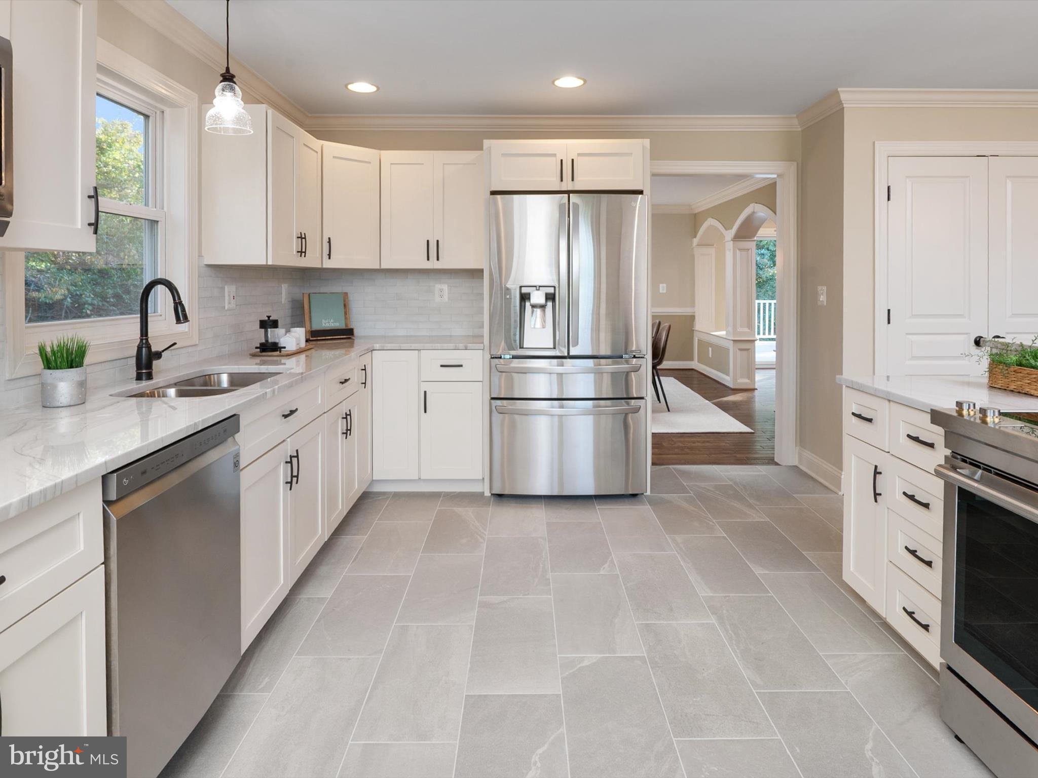 5108 Mountain Road Pasadena, MD 21122 - Photo 6 of 73