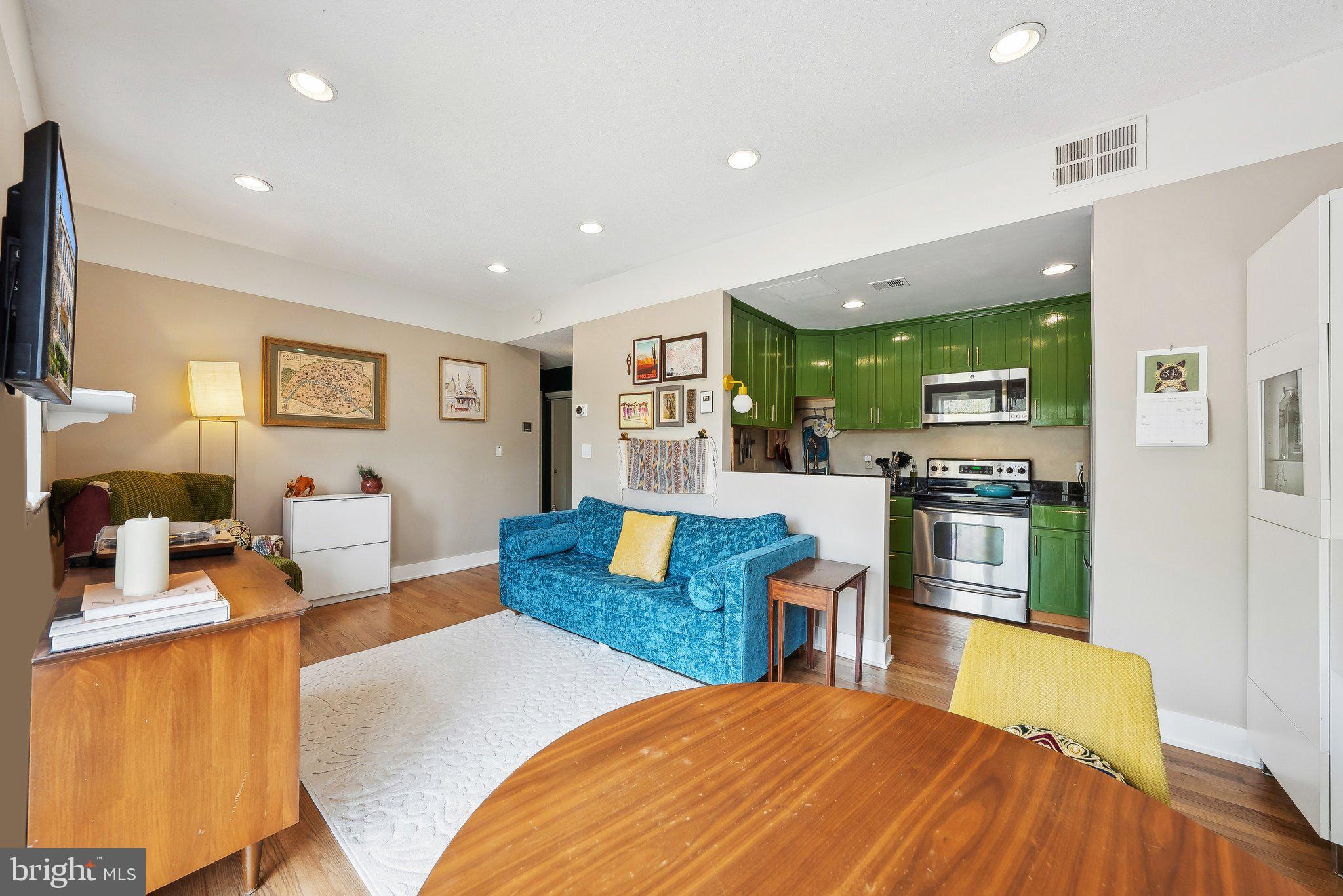 2630 Adams Mill Road Northwest, Unit 303 Washington, DC 20009 - Photo 7 of 18 a large bedroom with table and chairs