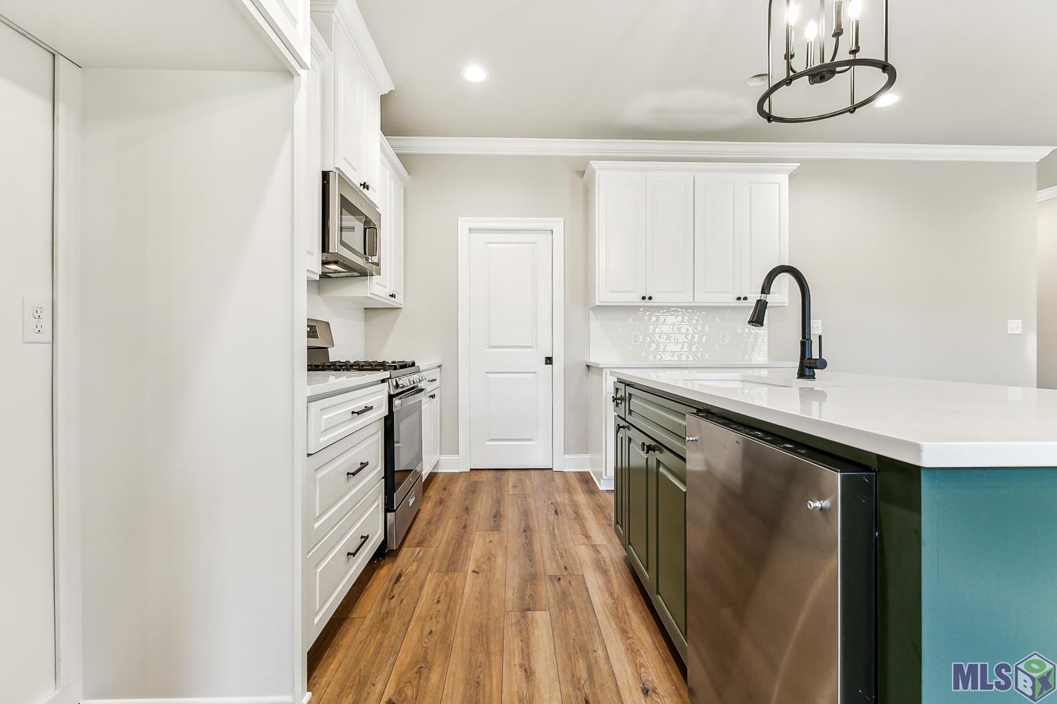 6121 Dune Terre Avenue Baton Rouge, LA 70806 - Photo 6 of 17 Photo of similar floor plan & may include optional upgrades.