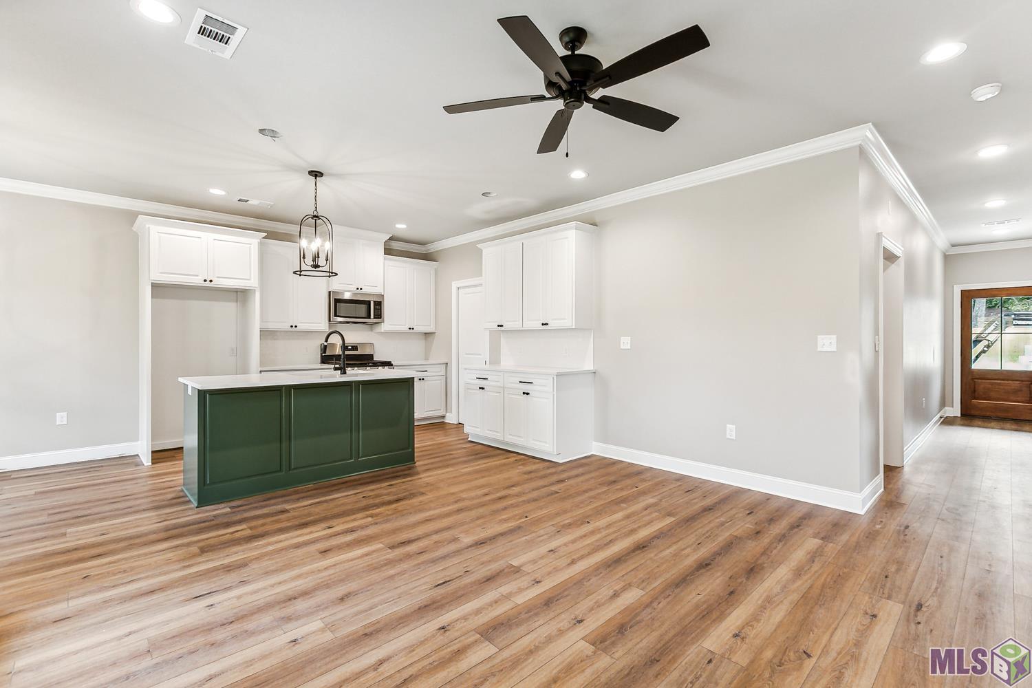 6121 Dune Terre Avenue Baton Rouge, LA 70806 - Photo 7 of 17 Photo of similar floor plan & may include optional upgrades.