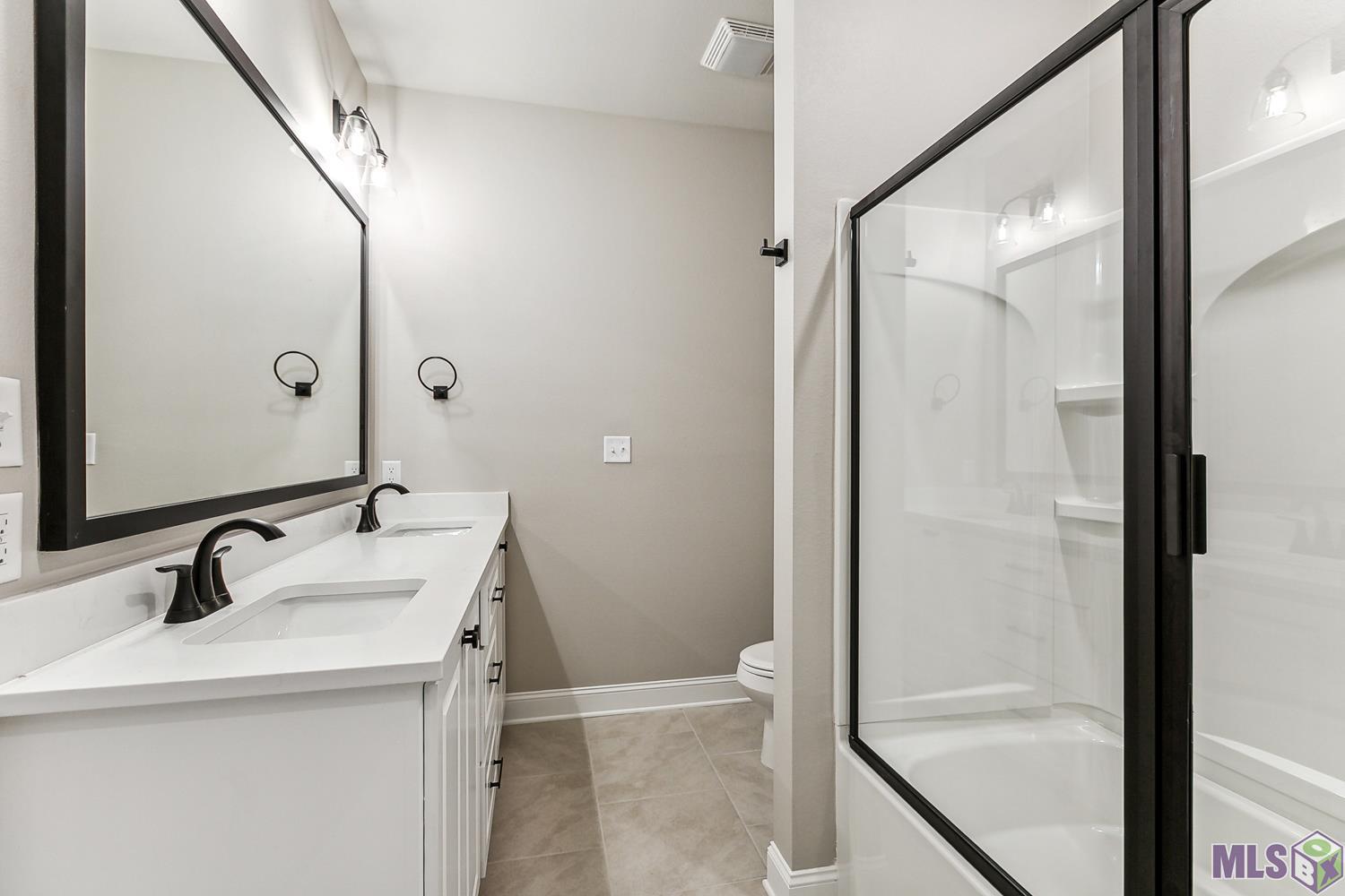 6121 Dune Terre Avenue Baton Rouge, LA 70806 - Photo 11 of 17 Photo of similar floor plan & may include optional upgrades.