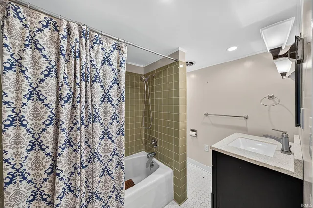 $1,100,000 | 5902 North 450 East, Leesburg, IN 46538