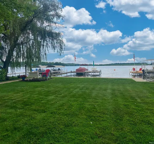 $1,100,000 | 5902 North 450 East, Leesburg, IN 46538