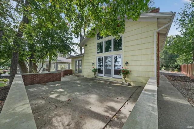 $1,100,000 | 5902 North 450 East, Leesburg, IN 46538