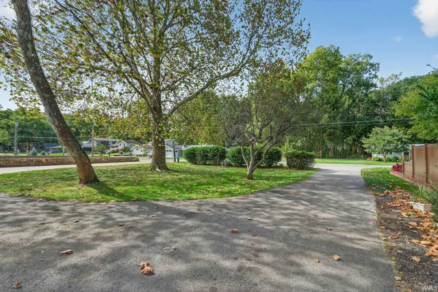 $1,100,000 | 5902 North 450 East, Leesburg, IN 46538