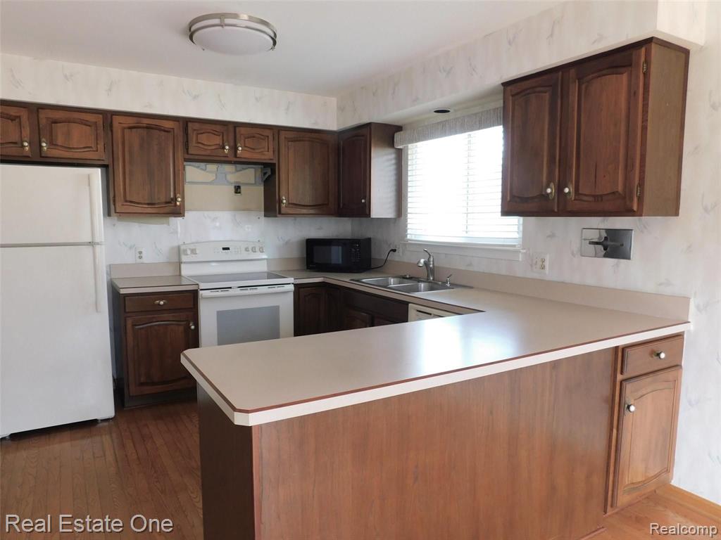 565 Augusta Drive Rochester Hills, MI 48309 - Photo 11 of 30
