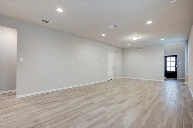 $2,195 | 309 Unforgiven Lane, Jarrell, TX 76537