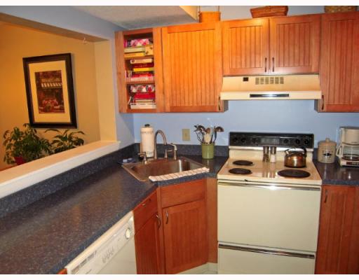 225 High Street, Unit 225F Westerly, RI 02891 - Photo 4 of 8 Kitchen.