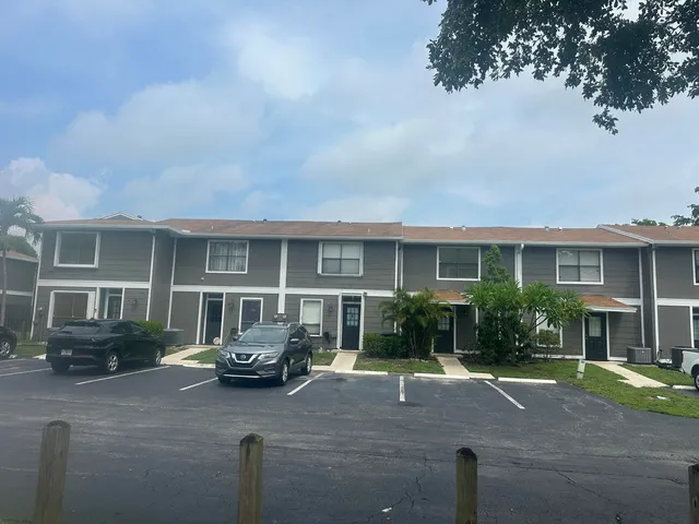 $295,000 | 5508 Cannon Way, Unit C, West Palm Beach, FL 33415