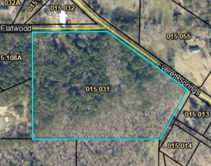 496 Flat Woods Road Calhoun, GA 30701 - Photo 17 of 21 a close up of a street sign