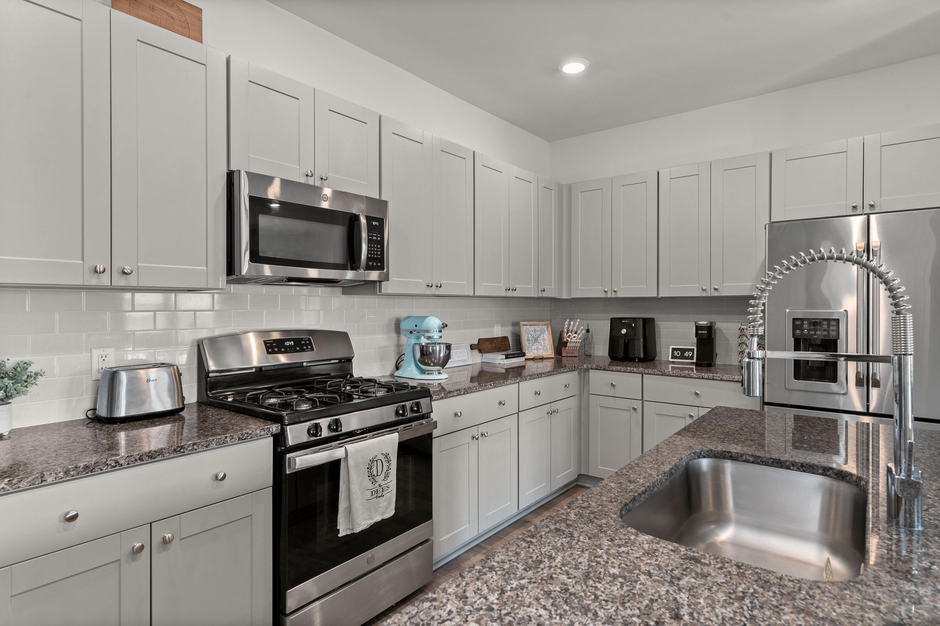506 Spanish Wells Road Summerville, SC 29486 - Photo 8 of 27 8