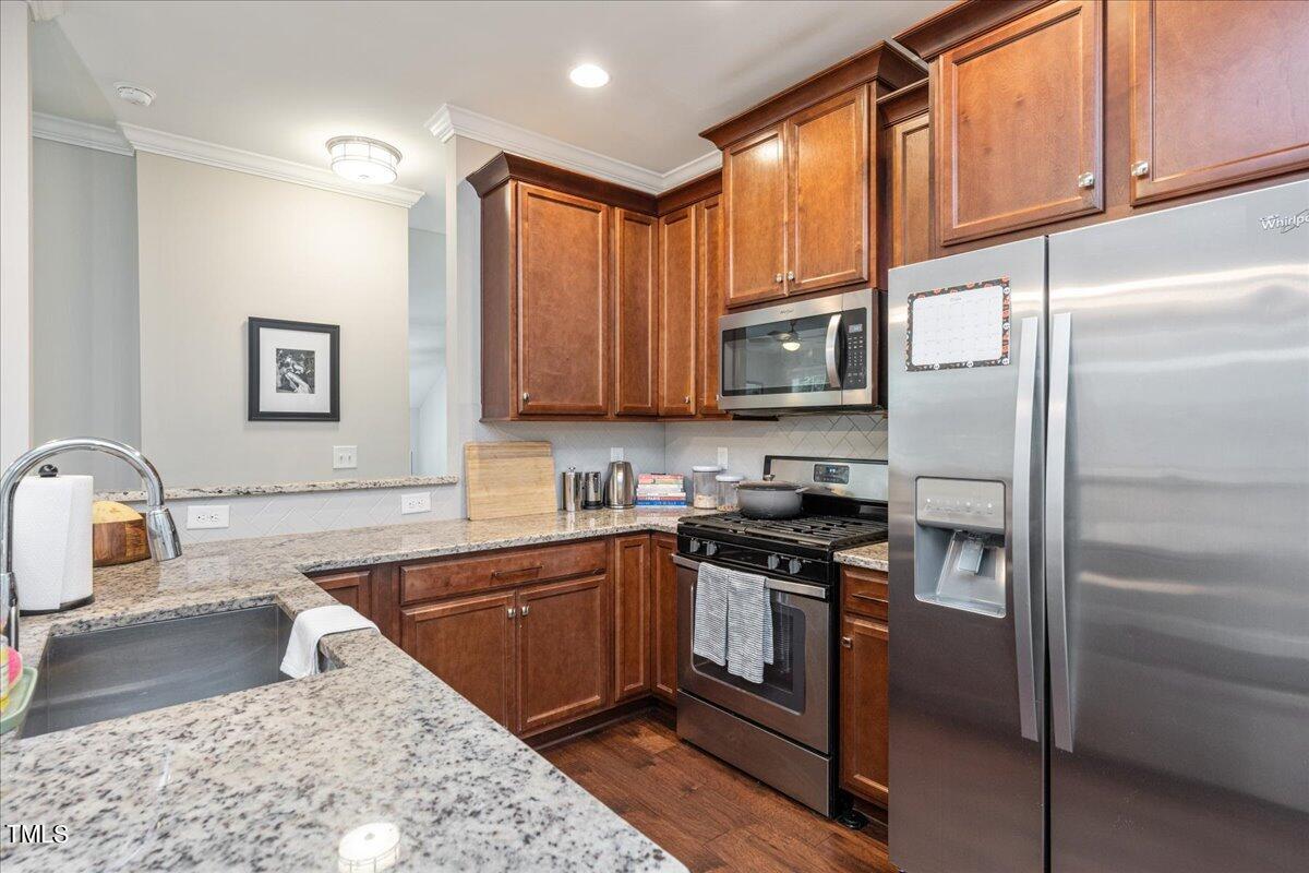 2829 Plumfield Place Raleigh, NC 27607 - Photo 17 of 27 17-- 18