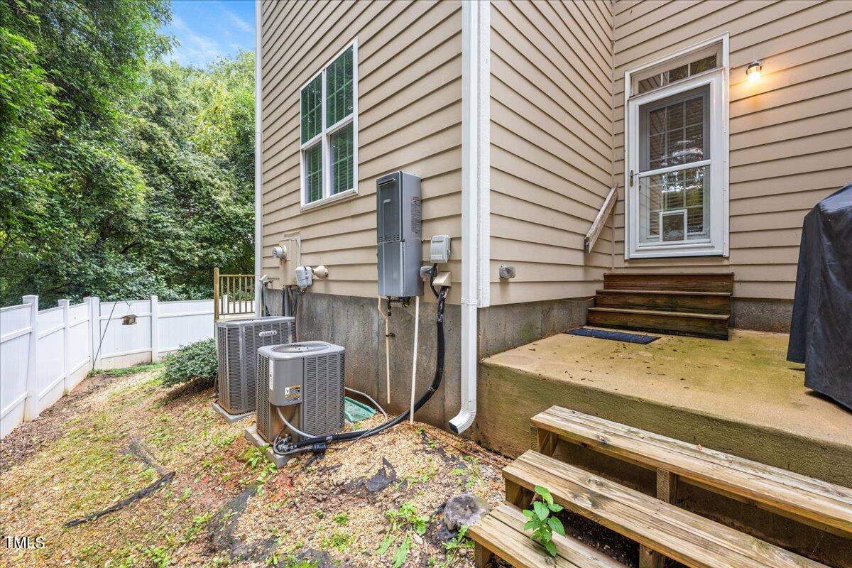 2829 Plumfield Place Raleigh, NC 27607 - Photo 25 of 27 25-- 26