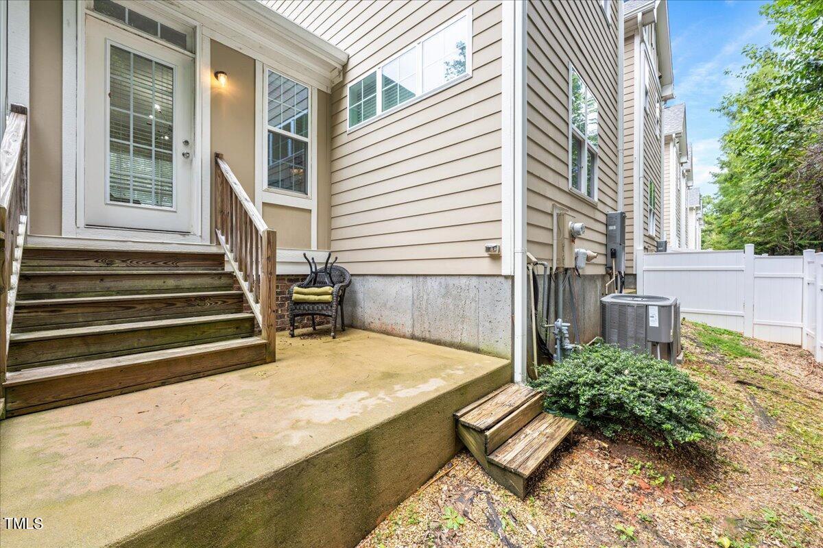 2829 Plumfield Place Raleigh, NC 27607 - Photo 26 of 27 26-- 27