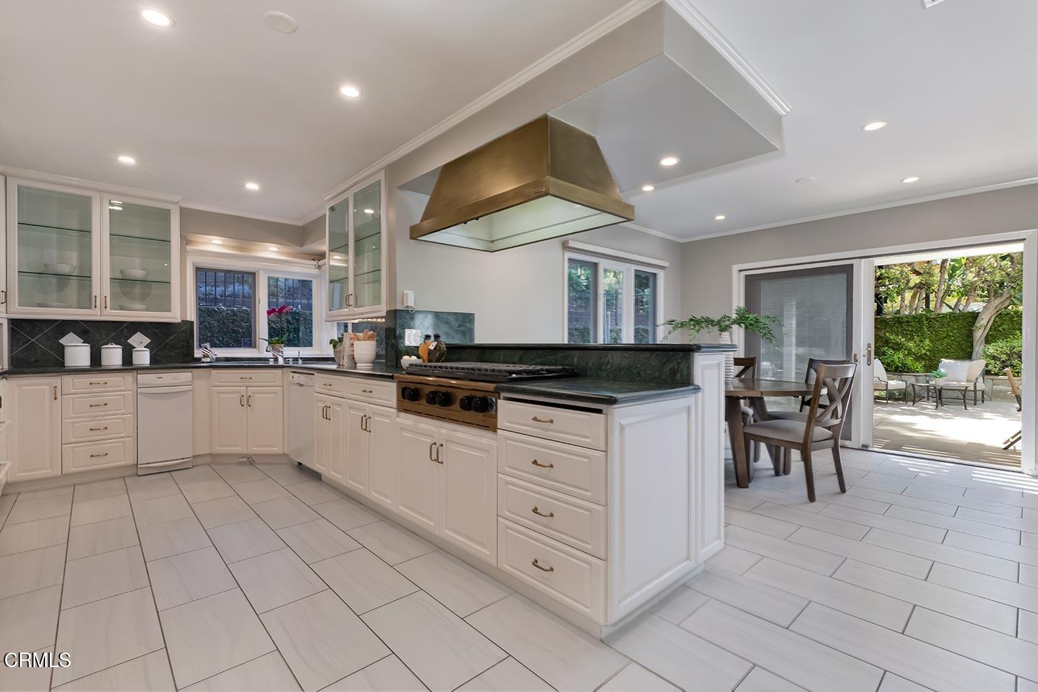 423 Lakeview Road Pasadena, CA 91105 - Photo 18 of 51 34