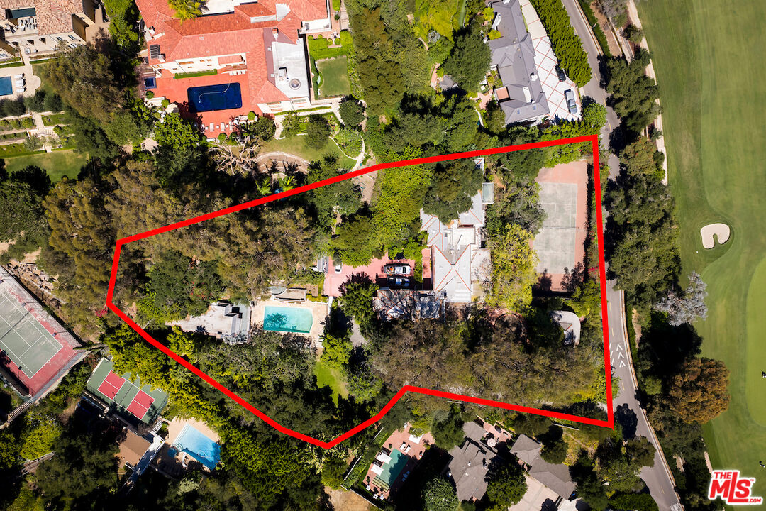 10934 Bellagio Road Los Angeles, CA 90077 - Photo 3 of 52