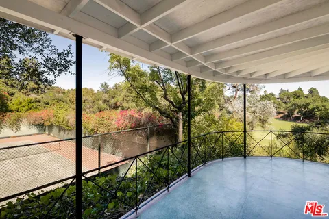 a view of a bunch of flowers and trees