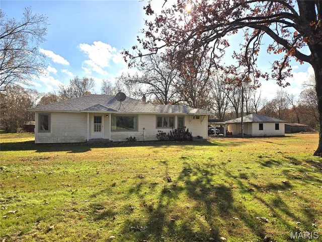 $225,500 | 1978 Old Highway 60, Birch Tree, MO 65438