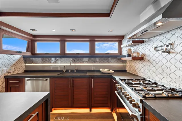 $6,400,000 | 31678 Seacliff Drive, Laguna Beach, CA 92651