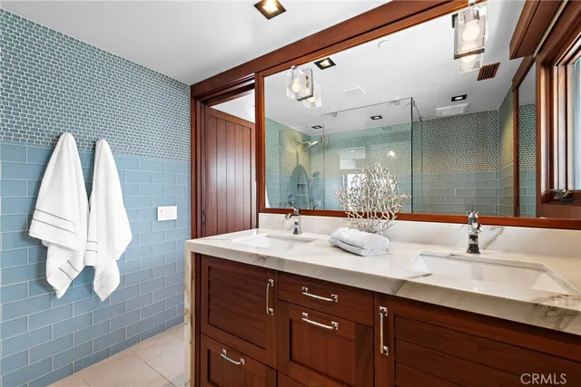 $6,400,000 | 31678 Seacliff Drive, Laguna Beach, CA 92651