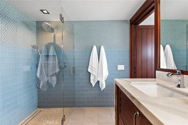 $6,400,000 | 31678 Seacliff Drive, Laguna Beach, CA 92651