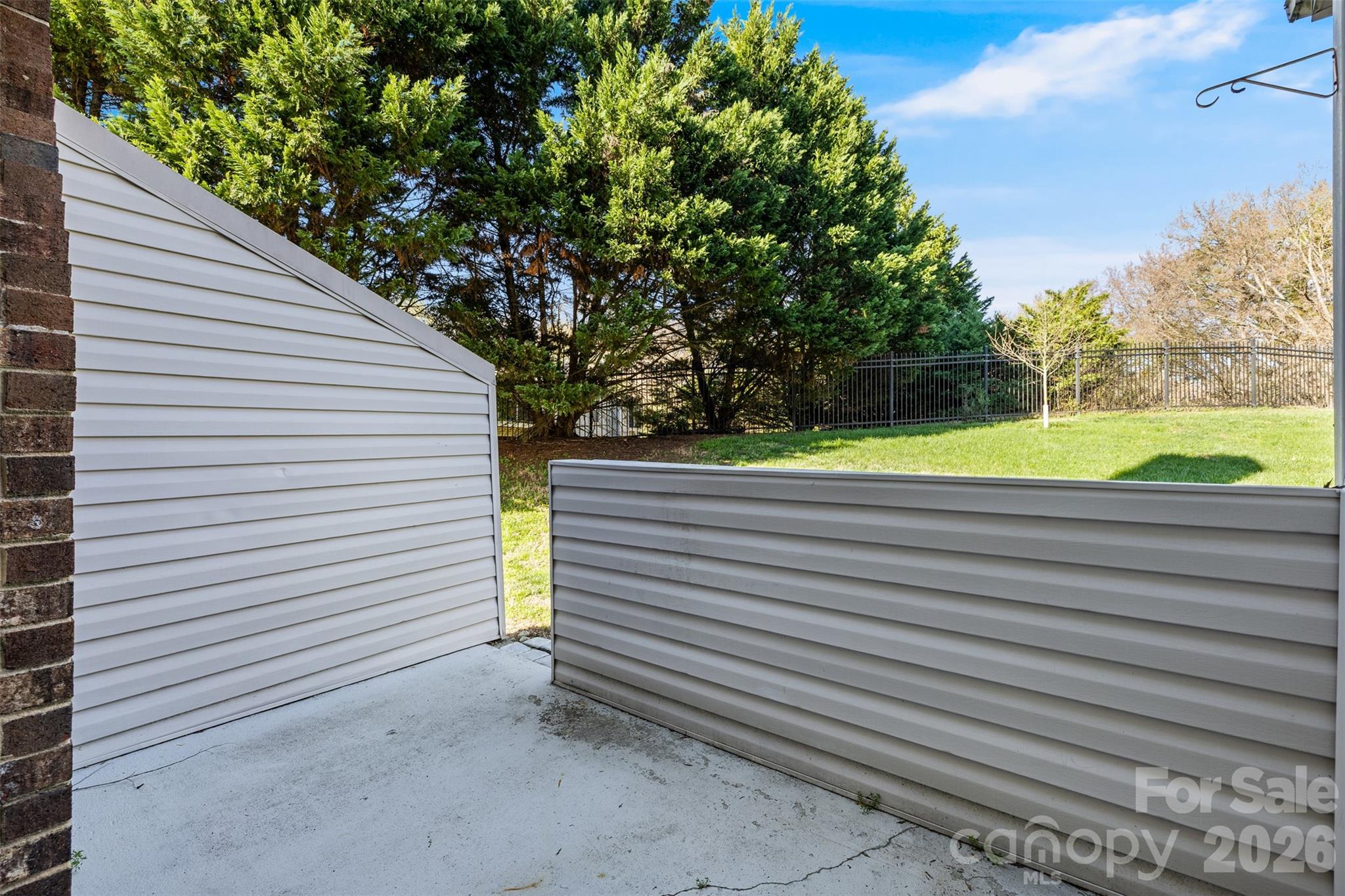 11020 Carmel Crossing Road Charlotte, NC 28226 - Photo 22 of 25 a view of a backyard with a small cabin