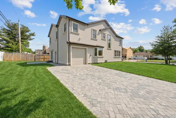 $2,080,000 | 2 Griffin Lane, Syosset, NY 11791