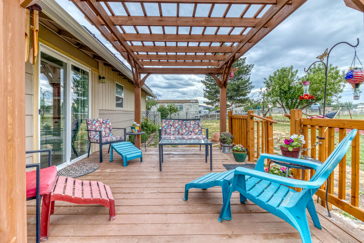 566 Northwest Mc Donald Road Prineville, OR 97754 - Photo 28 of 41 a view of outdoor seating