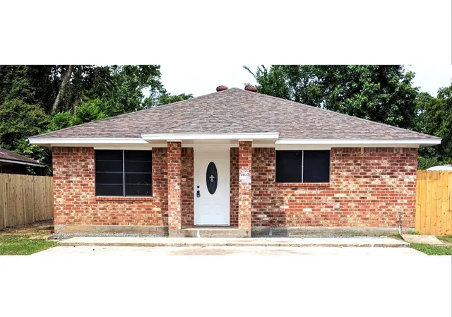 $1,800 | 829 Canfield Street, Liberty, TX 77575