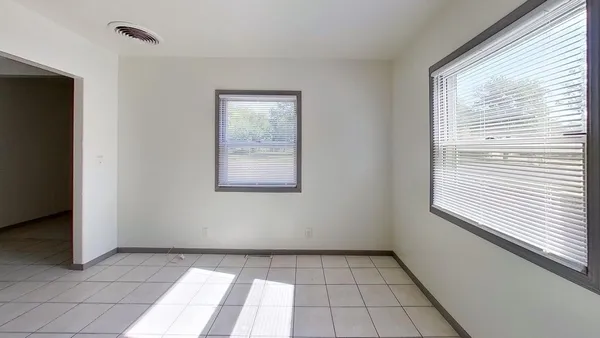 $159,500 | 606 East Main Street, Marshall, MN 56258