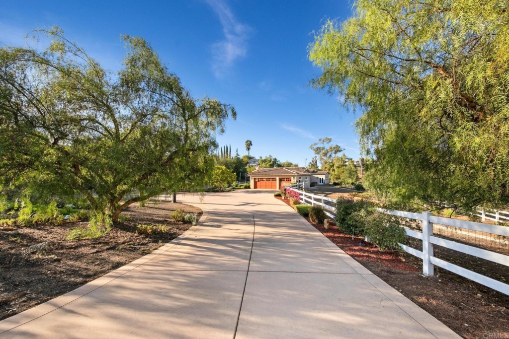 15460 Markar Road Poway, CA 92064 - Photo 4 of 36