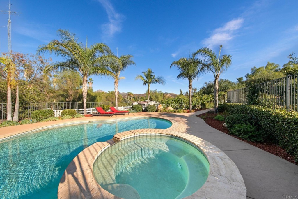 15460 Markar Road Poway, CA 92064 - Photo 7 of 36