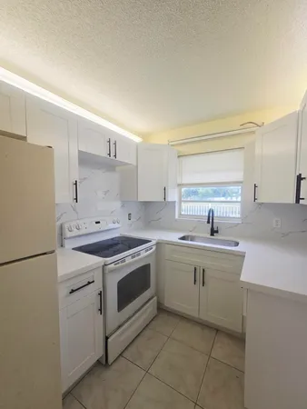 $1,800 | 3196 49th Lane South, Lake Worth Beach, FL 33461