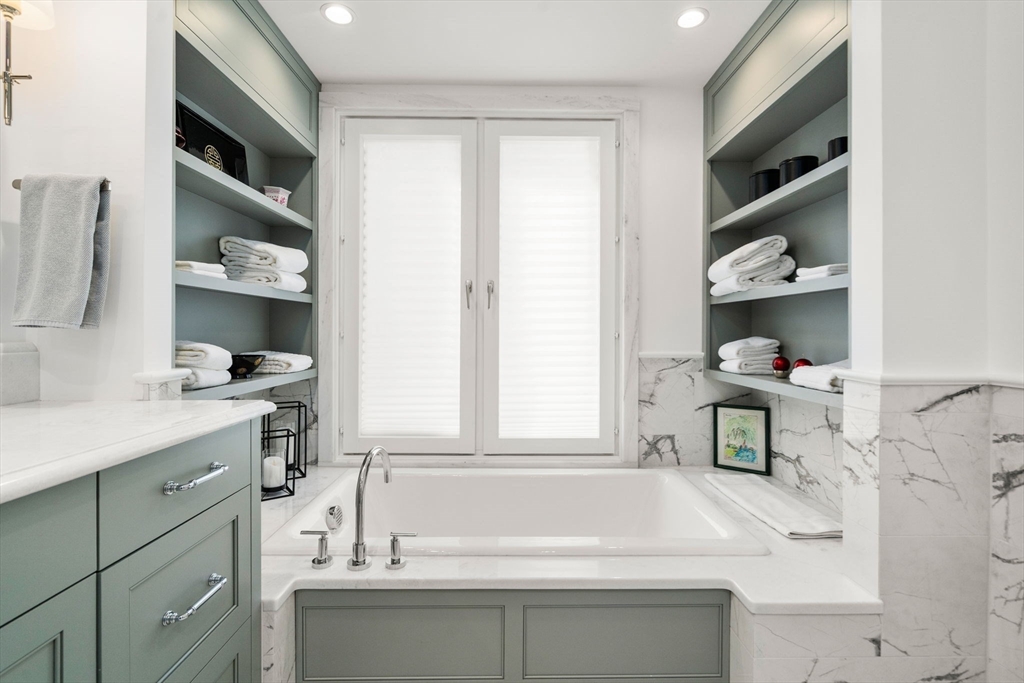 20 Rowes Wharf, Unit 701 Boston, MA 02110 - Photo 25 of 42