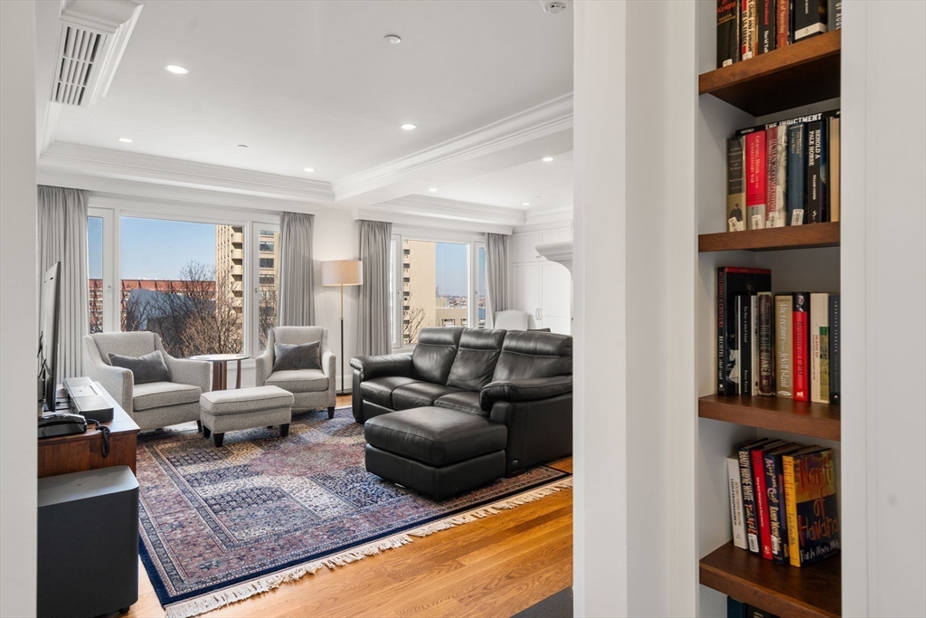 20 Rowes Wharf, Unit 701 Boston, MA 02110 - Photo 4 of 42