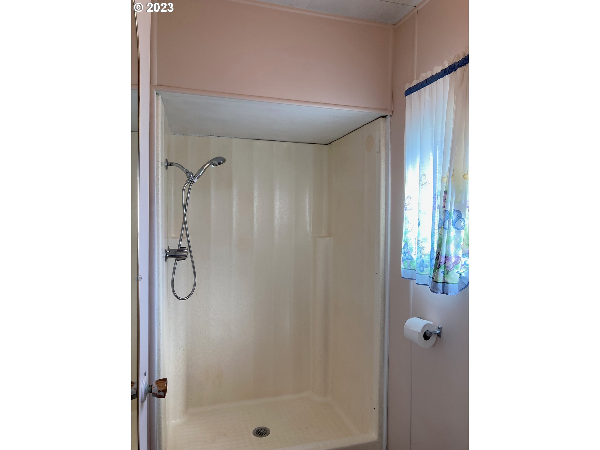 205 South 54th Street, Unit 7 Springfield, OR 97478 - Photo 19 of 32 a bathroom with a shower and a sink