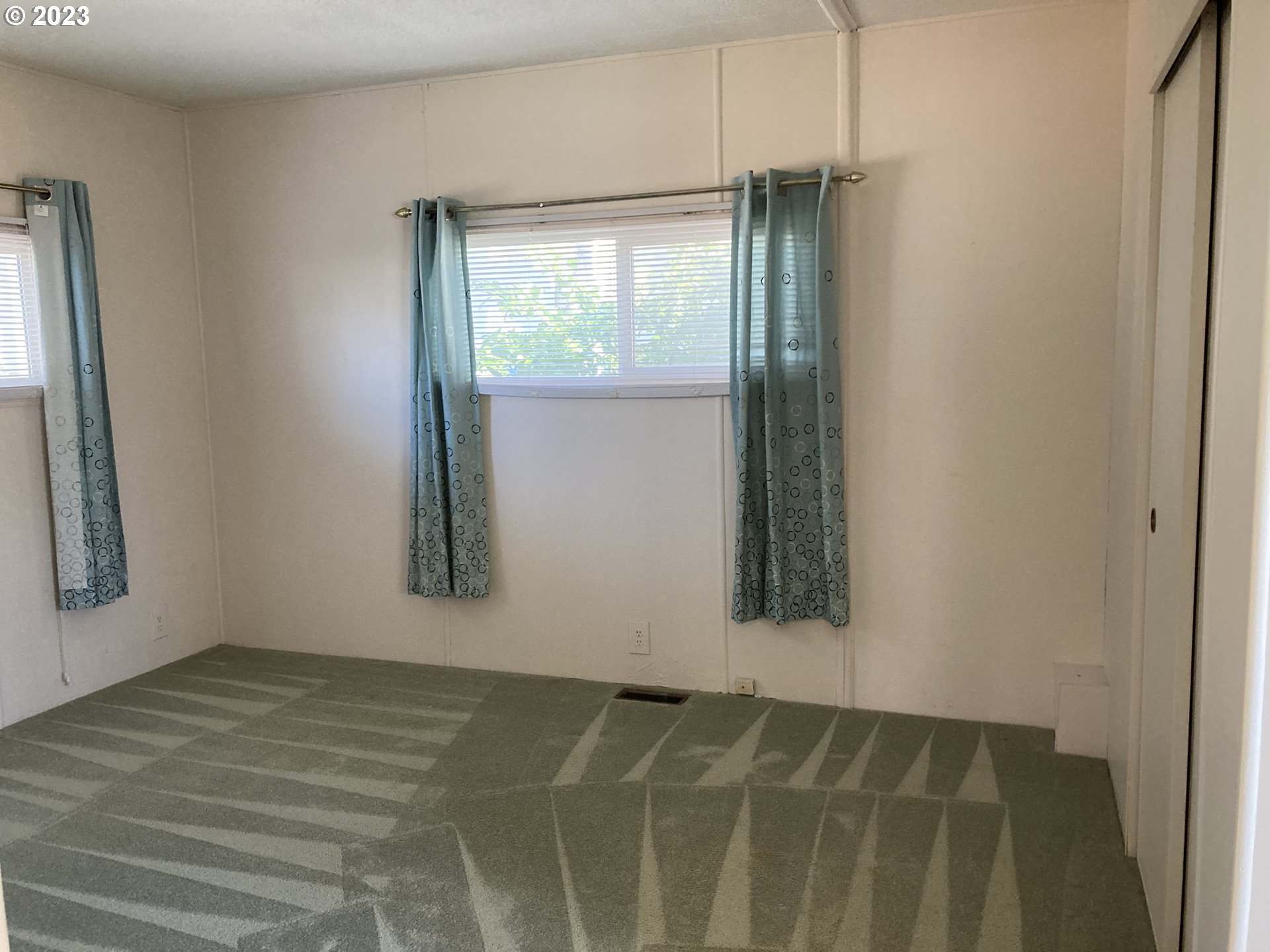 205 South 54th Street, Unit 7 Springfield, OR 97478 - Photo 22 of 32 an empty room with windows