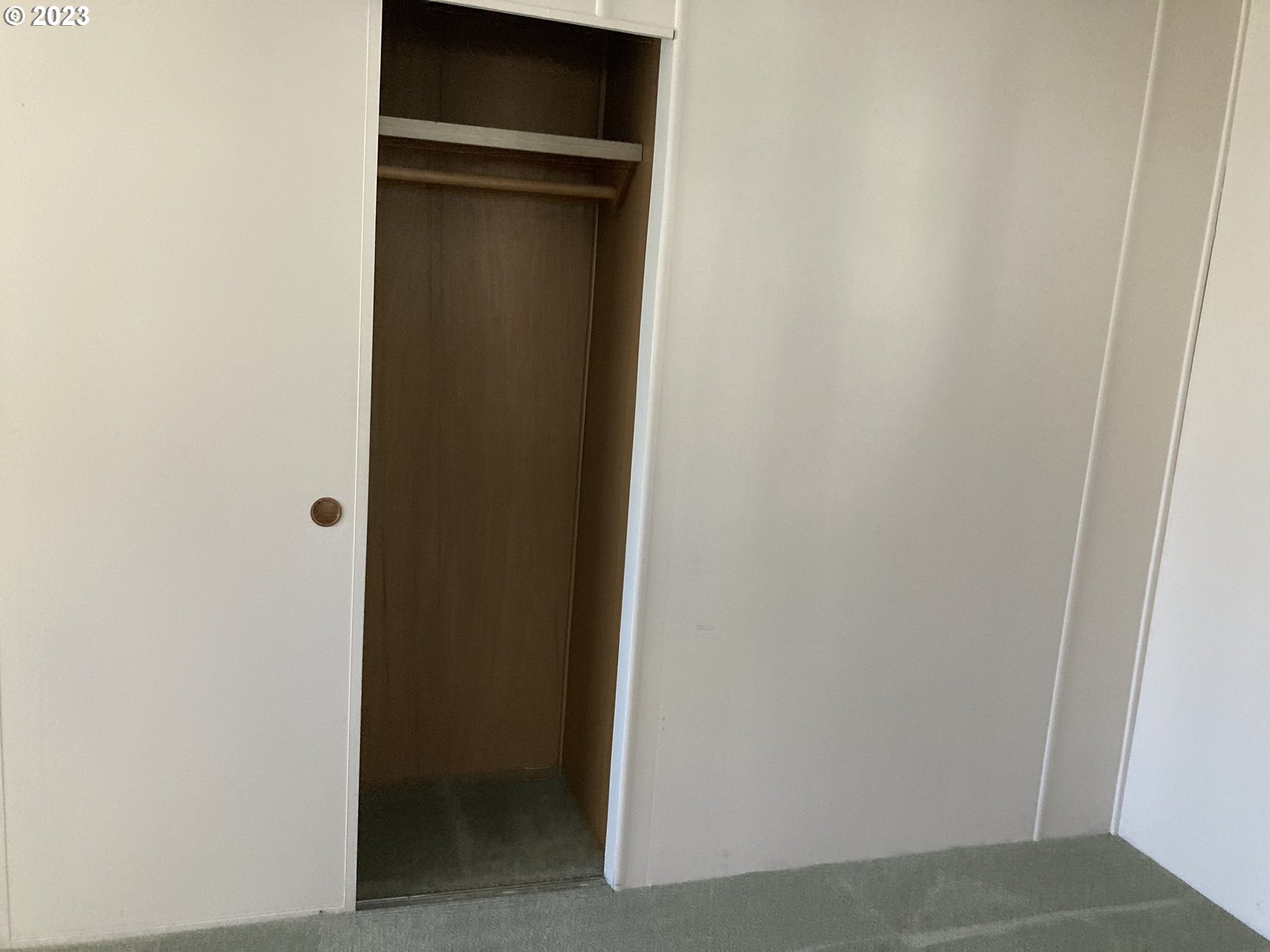 205 South 54th Street, Unit 7 Springfield, OR 97478 - Photo 24 of 32 a view of elevator with hallway