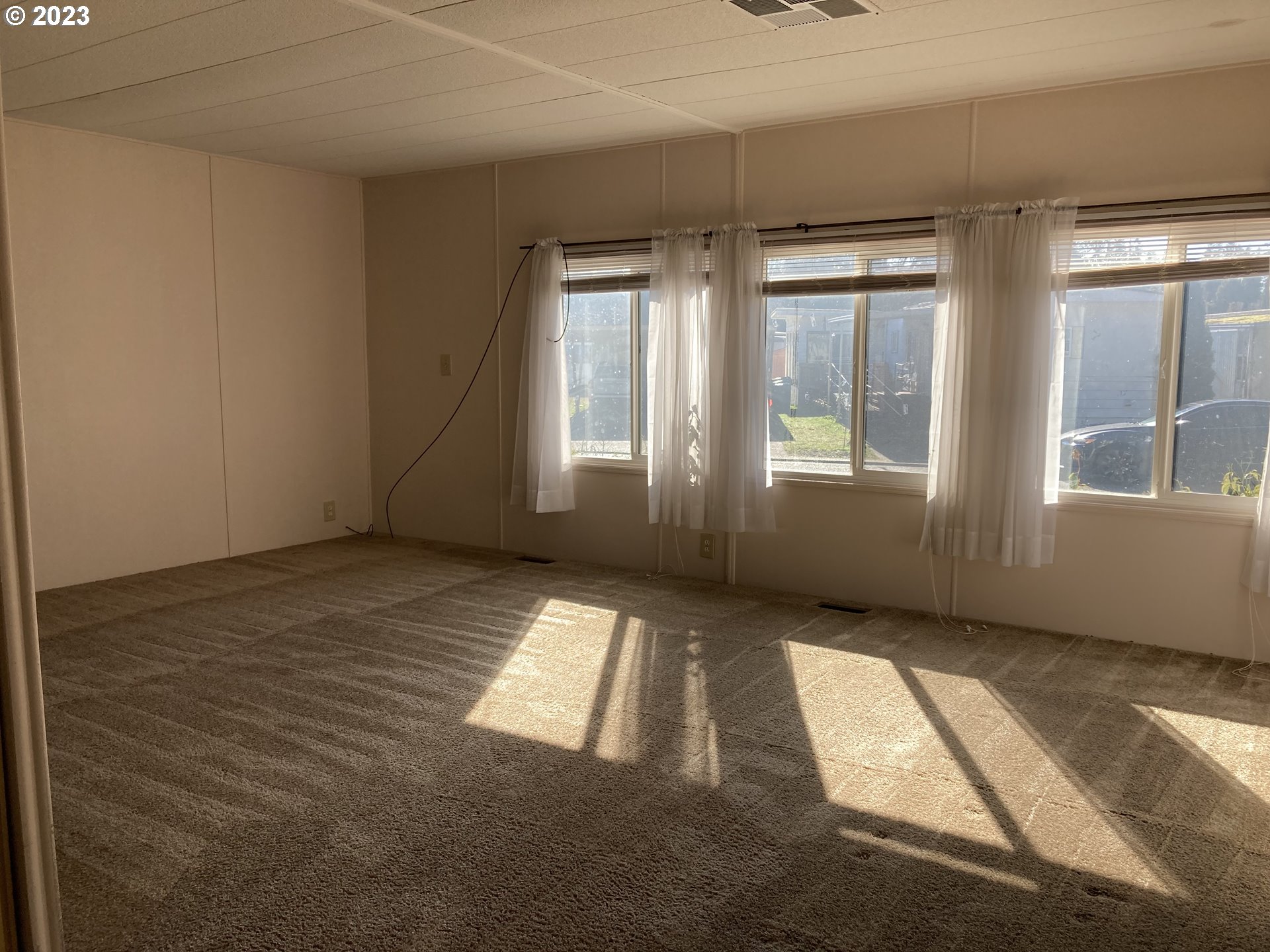 205 South 54th Street, Unit 7 Springfield, OR 97478 - Photo 6 of 32 an empty room with windows