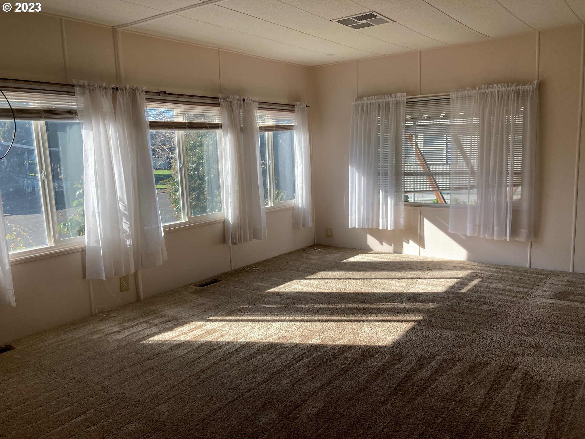 205 South 54th Street, Unit 7 Springfield, OR 97478 - Photo 7 of 32 a view of empty room with wooden floor and fan