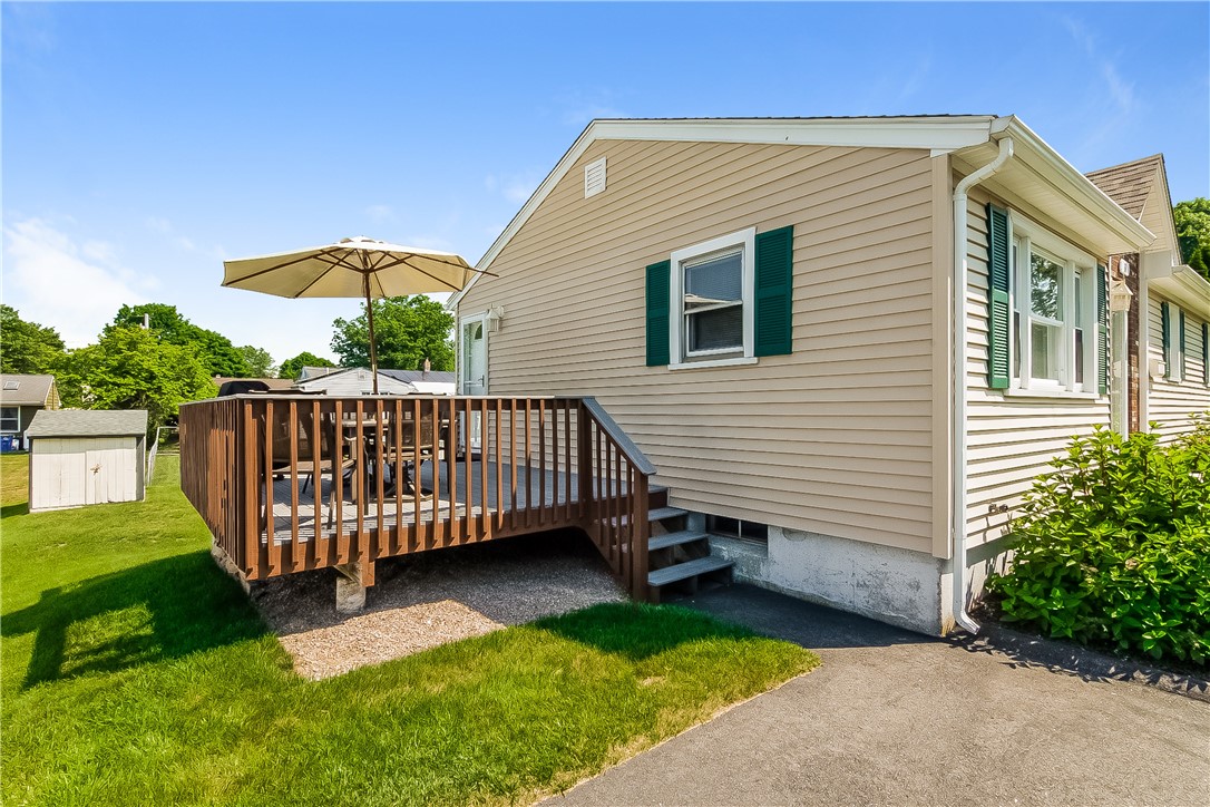 31 Riverdale Road Westerly, RI 02891 - Photo 4 of 30 Gallery Image 4