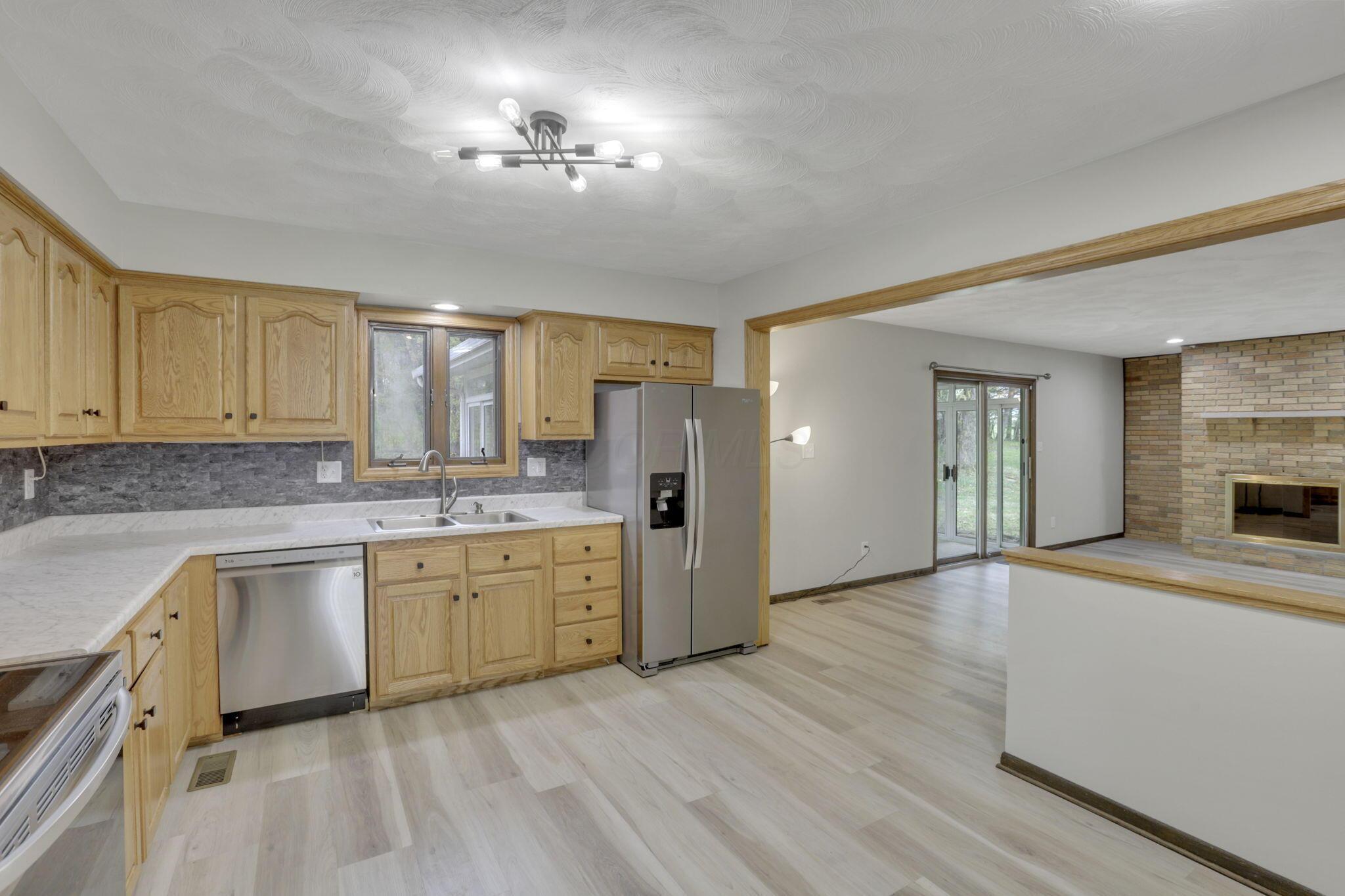 8015 Alspach Road Northwest Lancaster, OH 43130 - Photo 12 of 41 Large kitchen