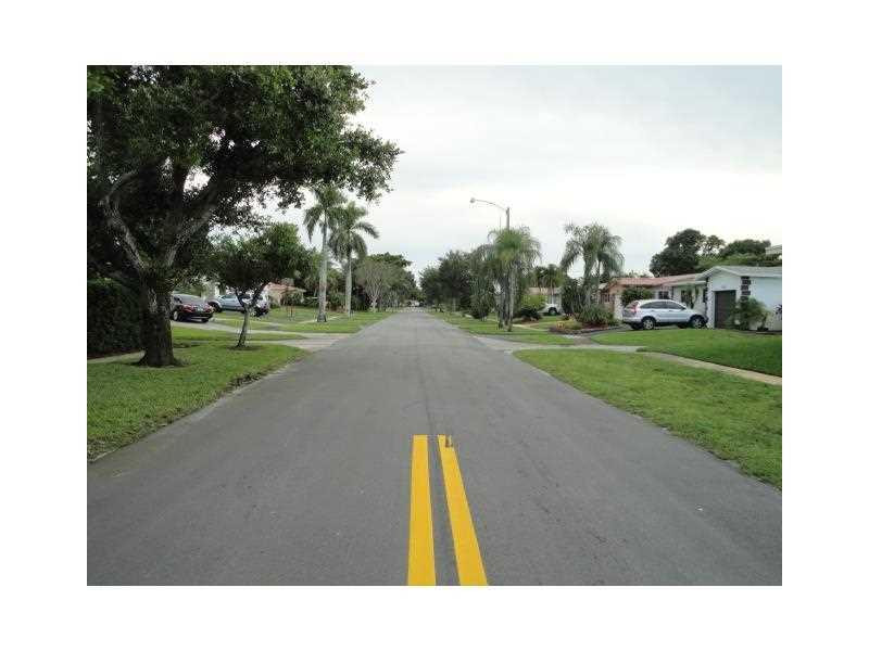 5400 West Park Road Hollywood, FL 33021 - Photo 3 of 11 Exterior Front