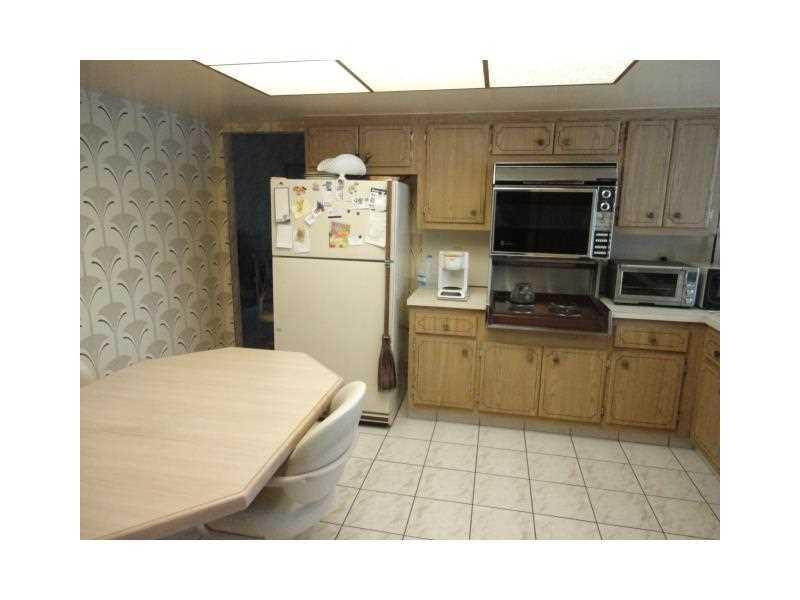 5400 West Park Road Hollywood, FL 33021 - Photo 5 of 11 Kitchen