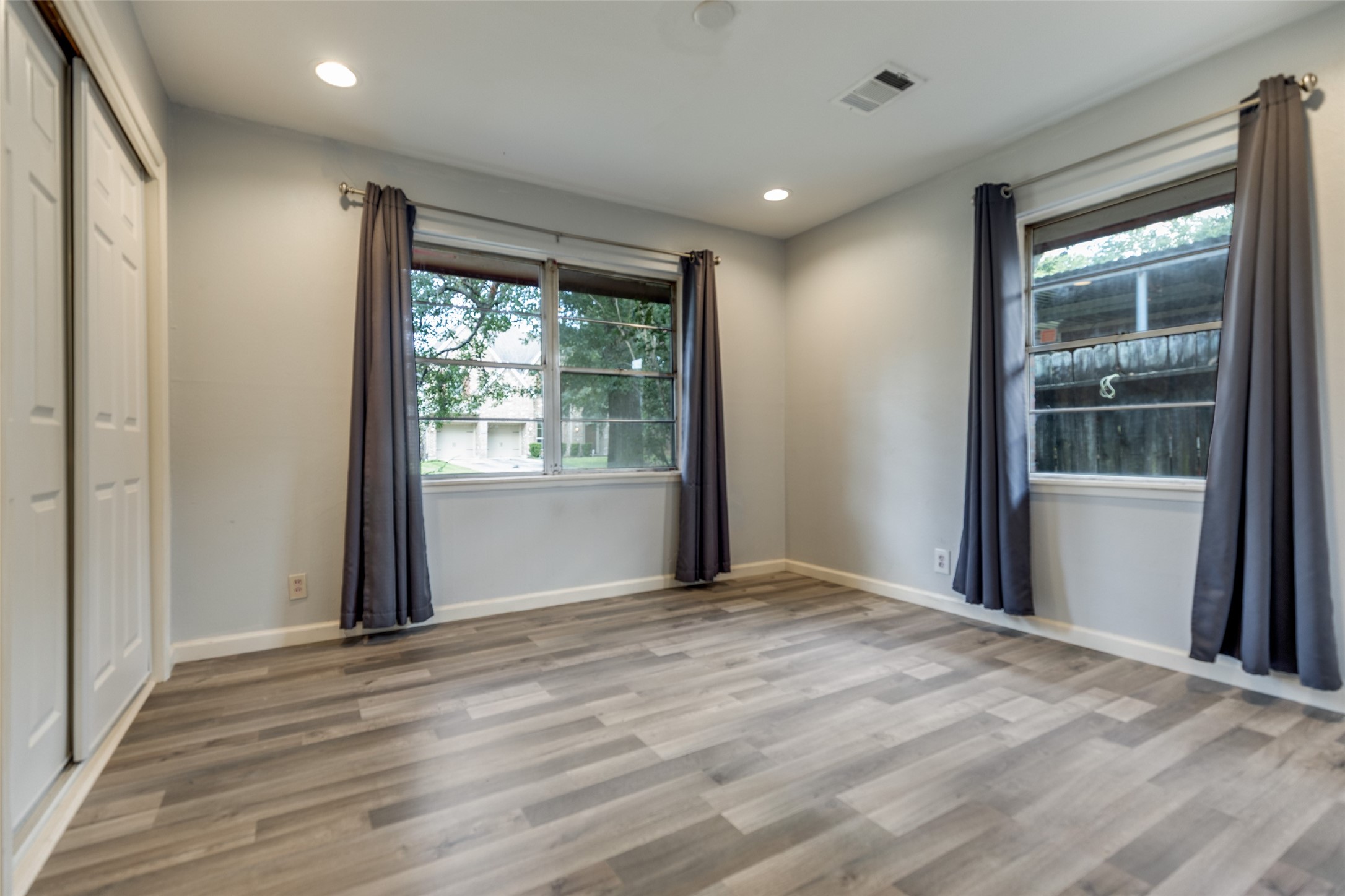 2007 Hewitt Drive Houston, TX 77018 - Photo 16 of 25 a view of an empty room with a window