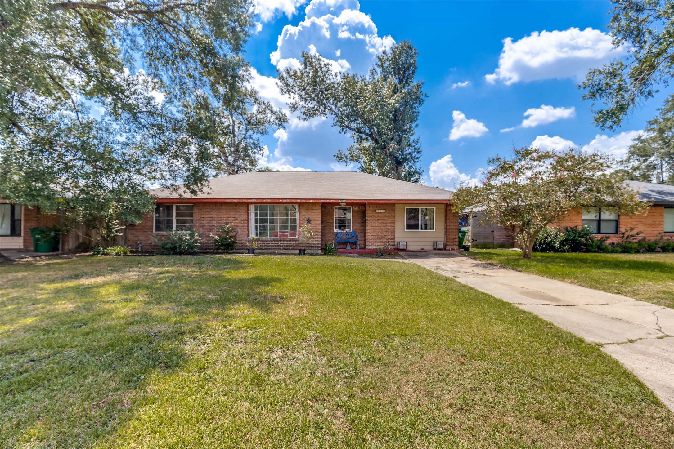2007 Hewitt Drive Houston, TX 77018 - Photo 2 of 25 a front view of a house with a garden