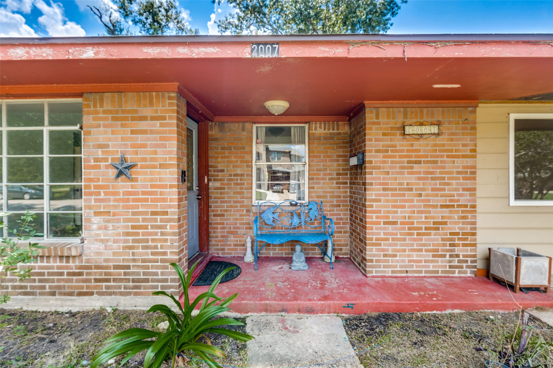 2007 Hewitt Drive Houston, TX 77018 - Photo 22 of 25 a front view of a house with a yard