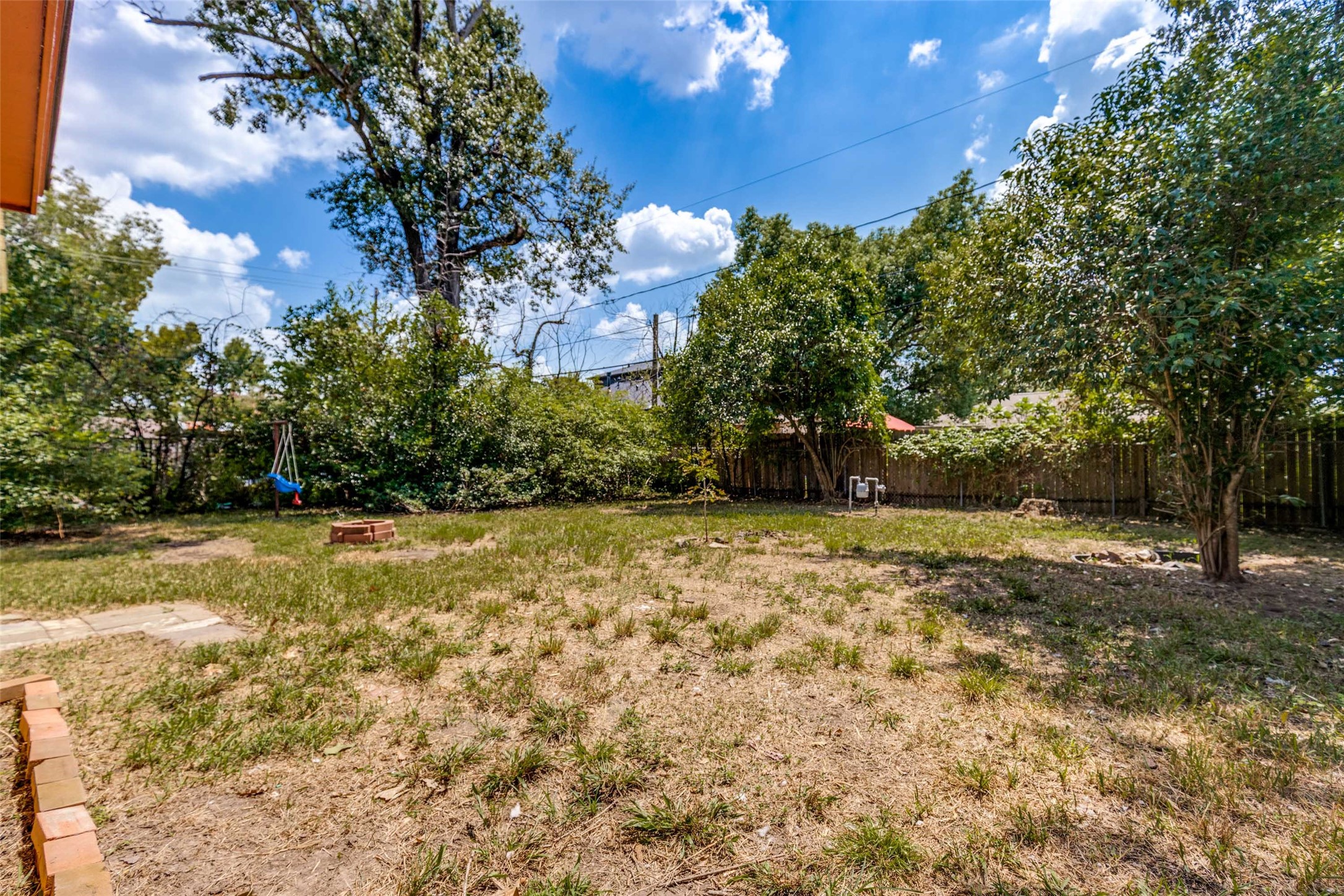 2007 Hewitt Drive Houston, TX 77018 - Photo 23 of 25 a view of a yard with an tree