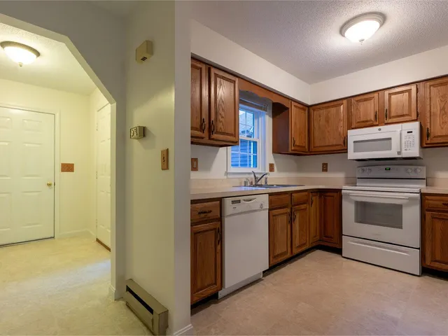 $345,000 | 25 Woodbine By The Lake, Unit 3, Colchester, VT 05446